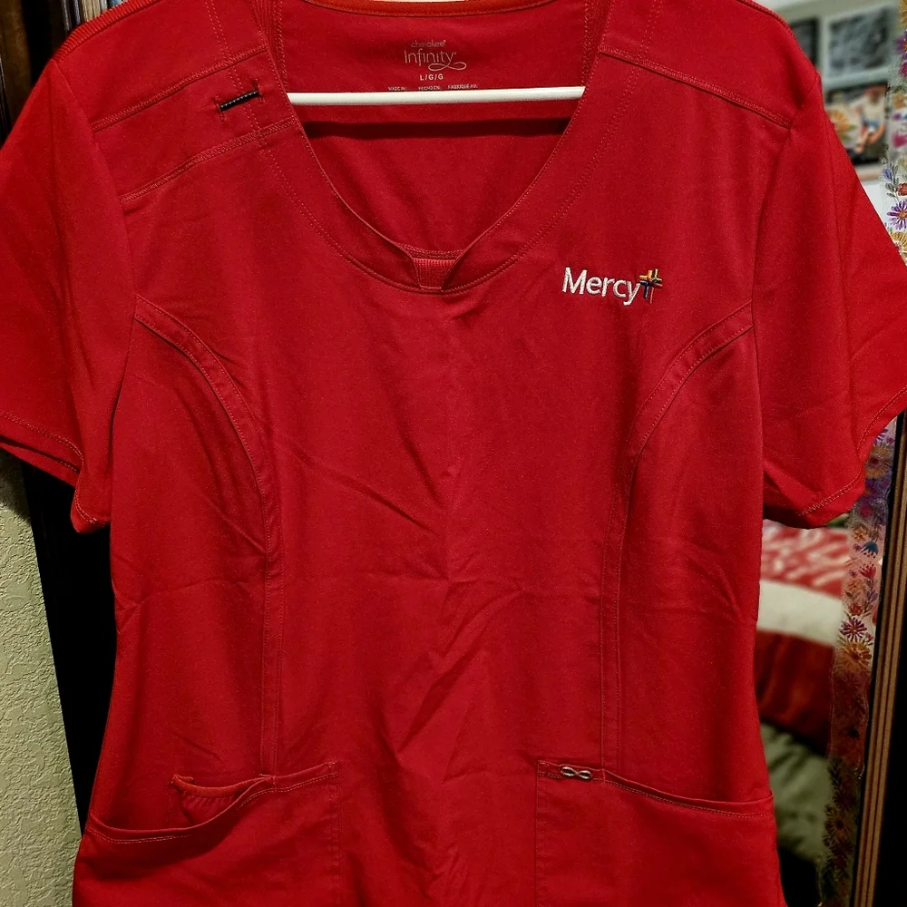 Mercy Scrubs - Picture 9 of 9